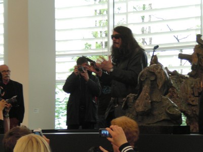 Klausens SERIELLO 7 zu Jonathan Meese am 30.4.2009 Arp Museum Rolandeck und drumherum: PERFORMANCE zu "Erzstaat Atlantisis"