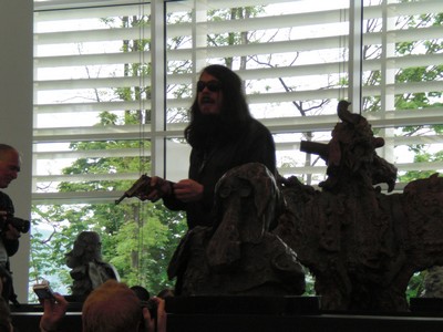 Klausens SERIELLO 7 zu Jonathan Meese am 30.4.2009 Arp Museum Rolandeck und drumherum: PERFORMANCE zu "Erzstaat Atlantisis"