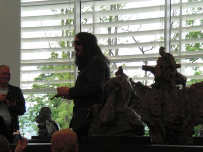 Klausens SERIELLO 7 zu Jonathan Meese am 30.4.2009 Arp Museum Rolandeck und drumherum: PERFORMANCE zu "Erzstaat Atlantisis"