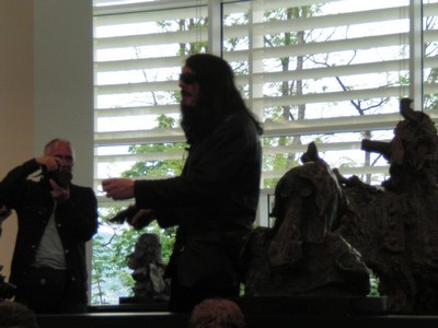 Klausens SERIELLO 7 zu Jonathan Meese am 30.4.2009 Arp Museum Rolandeck und drumherum: PERFORMANCE zu "Erzstaat Atlantisis"
