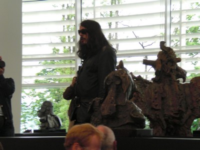 Klausens SERIELLO 7 zu Jonathan Meese am 30.4.2009 Arp Museum Rolandeck und drumherum: PERFORMANCE zu "Erzstaat Atlantisis"