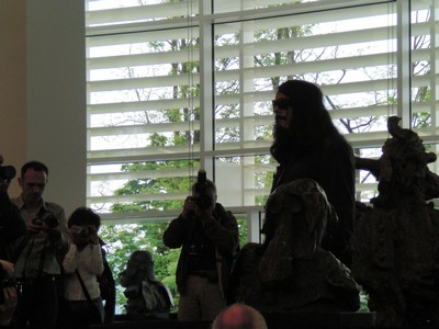 Klausens SERIELLO 7 zu Jonathan Meese am 30.4.2009 Arp Museum Rolandeck und drumherum: PERFORMANCE zu "Erzstaat Atlantisis"