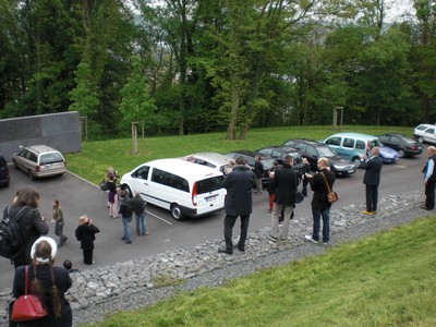 SERIELLO 9 von Klausens / Klau|s|ens zu Jonathan Meese vom 30.4.2009 in Rolandseck in und um das ARP MUSEUM bei der Performance zu "Erzstaat Atlantisis"