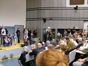 Klausens Foto zum SERIELLO Joaschka Fischer bei Gastpofessur Joschka Fischer in der Universitt Dsseldorf HEINRICH-HEINE-PROFESSUR am 28.4.2010