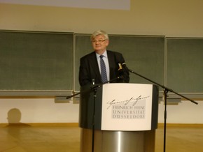 Klausens Foto zum SERIELLO Joaschka Fischer bei Gastpofessur Joschka Fischer in der Universitt Dsseldorf HEINRICH-HEINE-PROFESSUR am 28.4.2010