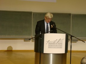 Klausens Foto zum SERIELLO Joaschka Fischer bei Gastpofessur Joschka Fischer in der Universitt Dsseldorf HEINRICH-HEINE-PROFESSUR am 28.4.2010