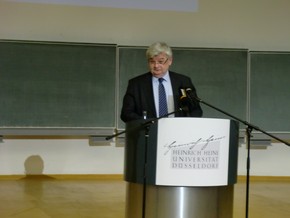 Klausens Foto zum SERIELLO Joaschka Fischer bei Gastpofessur Joschka Fischer in der Universitt Dsseldorf HEINRICH-HEINE-PROFESSUR am 28.4.2010