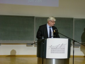 Klausens Foto zum SERIELLO Joaschka Fischer bei Gastpofessur Joschka Fischer in der Universitt Dsseldorf HEINRICH-HEINE-PROFESSUR am 28.4.2010