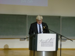 Klausens Foto zum SERIELLO Joaschka Fischer bei Gastpofessur Joschka Fischer in der Universitt Dsseldorf HEINRICH-HEINE-PROFESSUR am 28.4.2010