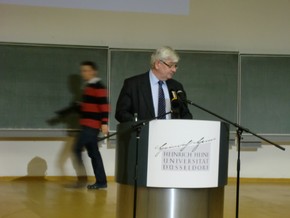 Klausens Foto zum SERIELLO Joaschka Fischer bei Gastpofessur Joschka Fischer in der Universitt Dsseldorf HEINRICH-HEINE-PROFESSUR am 28.4.2010