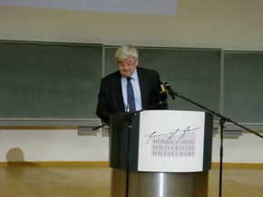 Klausens Foto zum SERIELLO Joaschka Fischer bei Gastpofessur Joschka Fischer in der Universitt Dsseldorf HEINRICH-HEINE-PROFESSUR am 28.4.2010