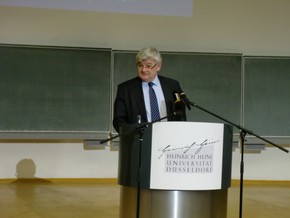 Klausens Foto zum SERIELLO Joaschka Fischer bei Gastpofessur Joschka Fischer in der Universitt Dsseldorf HEINRICH-HEINE-PROFESSUR am 28.4.2010