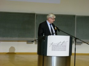 Klausens Foto zum SERIELLO Joaschka Fischer bei Gastpofessur Joschka Fischer in der Universitt Dsseldorf HEINRICH-HEINE-PROFESSUR am 28.4.2010