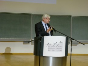 Klausens Foto zum SERIELLO Joaschka Fischer bei Gastpofessur Joschka Fischer in der Universität Düsseldorf HEINRICH-HEINE-PROFESSUR am 28.4.2010