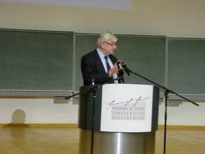 Klausens Foto zum SERIELLO Joaschka Fischer bei Gastpofessur Joschka Fischer in der Universitt Dsseldorf HEINRICH-HEINE-PROFESSUR am 28.4.2010