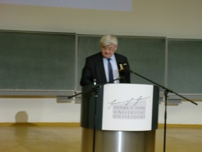 Klausens Foto zum SERIELLO Joaschka Fischer bei Gastpofessur Joschka Fischer in der Universitt Dsseldorf HEINRICH-HEINE-PROFESSUR am 28.4.2010