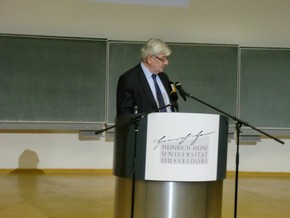 Klausens Foto zum SERIELLO Joaschka Fischer bei Gastpofessur Joschka Fischer in der Universitt Dsseldorf HEINRICH-HEINE-PROFESSUR am 28.4.2010