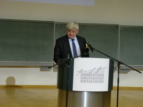 Klausens Foto zum SERIELLO Joaschka Fischer bei Gastpofessur Joschka Fischer in der Universitt Dsseldorf HEINRICH-HEINE-PROFESSUR am 28.4.2010