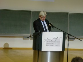 Klausens Foto zum SERIELLO Joaschka Fischer bei Gastpofessur Joschka Fischer in der Universitt Dsseldorf HEINRICH-HEINE-PROFESSUR am 28.4.2010