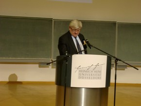 Klausens Foto zum SERIELLO Joaschka Fischer bei Gastpofessur Joschka Fischer in der Universitt Dsseldorf HEINRICH-HEINE-PROFESSUR am 28.4.2010