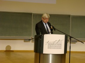 Klausens Foto zum SERIELLO Joaschka Fischer bei Gastpofessur Joschka Fischer in der Universitt Dsseldorf HEINRICH-HEINE-PROFESSUR am 28.4.2010