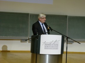 Klausens Foto zum SERIELLO Joaschka Fischer bei Gastpofessur Joschka Fischer in der Universitt Dsseldorf HEINRICH-HEINE-PROFESSUR am 28.4.2010