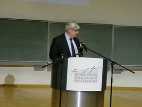 Klausens Foto zum SERIELLO Joaschka Fischer bei Gastpofessur Joschka Fischer in der Universitt Dsseldorf HEINRICH-HEINE-PROFESSUR am 28.4.2010