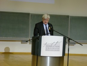 Klausens Foto zum SERIELLO Joaschka Fischer bei Gastpofessur Joschka Fischer in der Universitt Dsseldorf HEINRICH-HEINE-PROFESSUR am 28.4.2010