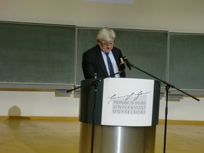 Klausens Foto zum SERIELLO Joaschka Fischer bei Gastpofessur Joschka Fischer in der Universitt Dsseldorf HEINRICH-HEINE-PROFESSUR am 28.4.2010