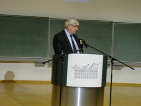 Klausens Foto zum SERIELLO Joaschka Fischer bei Gastpofessur Joschka Fischer in der Universitt Dsseldorf HEINRICH-HEINE-PROFESSUR am 28.4.2010