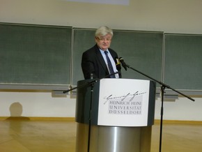 Klausens Foto zum SERIELLO Joaschka Fischer bei Gastpofessur Joschka Fischer in der Universitt Dsseldorf HEINRICH-HEINE-PROFESSUR am 28.4.2010