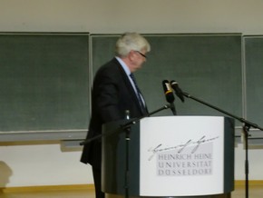 Klausens Foto zum SERIELLO Joaschka Fischer bei Gastpofessur Joschka Fischer in der Universitt Dsseldorf HEINRICH-HEINE-PROFESSUR am 28.4.2010