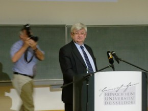 Klausens Foto zum SERIELLO Joaschka Fischer bei Gastpofessur Joschka Fischer in der Universitt Dsseldorf HEINRICH-HEINE-PROFESSUR am 28.4.2010