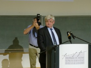 Klausens Foto zum SERIELLO Joaschka Fischer bei Gastpofessur Joschka Fischer in der Universitt Dsseldorf HEINRICH-HEINE-PROFESSUR am 28.4.2010