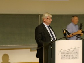 Klausens Foto zum SERIELLO Joaschka Fischer bei Gastpofessur Joschka Fischer in der Universitt Dsseldorf HEINRICH-HEINE-PROFESSUR am 28.4.2010