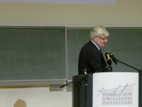 Klausens Foto zum SERIELLO Joaschka Fischer bei Gastpofessur Joschka Fischer in der Universitt Dsseldorf HEINRICH-HEINE-PROFESSUR am 28.4.2010