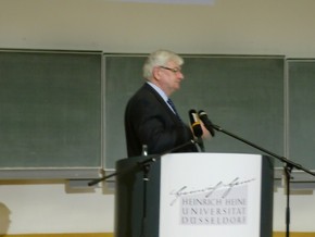 Klausens Foto zum SERIELLO Joaschka Fischer bei Gastpofessur Joschka Fischer in der Universitt Dsseldorf HEINRICH-HEINE-PROFESSUR am 28.4.2010