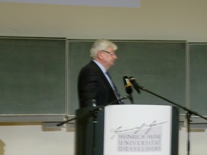 Klausens Foto zum SERIELLO Joaschka Fischer bei Gastpofessur Joschka Fischer in der Universitt Dsseldorf HEINRICH-HEINE-PROFESSUR am 28.4.2010