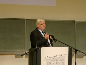 Klausens Foto zum SERIELLO Joaschka Fischer bei Gastpofessur Joschka Fischer in der Universitt Dsseldorf HEINRICH-HEINE-PROFESSUR am 28.4.2010