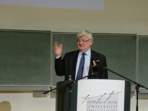 Klausens Foto zum SERIELLO Joaschka Fischer bei Gastpofessur Joschka Fischer in der Universitt Dsseldorf HEINRICH-HEINE-PROFESSUR am 28.4.2010