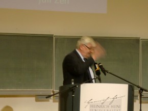 Klausens Foto zum SERIELLO Joaschka Fischer bei Gastpofessur Joschka Fischer in der Universitt Dsseldorf HEINRICH-HEINE-PROFESSUR am 28.4.2010