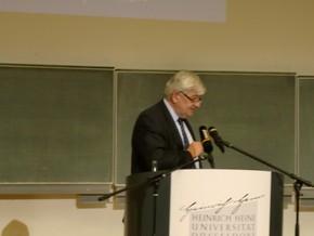 Klausens Foto zum SERIELLO Joaschka Fischer bei Gastpofessur Joschka Fischer in der Universitt Dsseldorf HEINRICH-HEINE-PROFESSUR am 28.4.2010