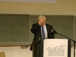 Klausens Foto zum SERIELLO Joaschka Fischer bei Gastpofessur Joschka Fischer in der Universitt Dsseldorf HEINRICH-HEINE-PROFESSUR am 28.4.2010