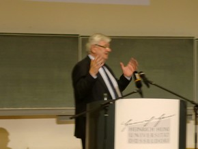 Klausens Foto zum SERIELLO Joaschka Fischer bei Gastpofessur Joschka Fischer in der Universitt Dsseldorf HEINRICH-HEINE-PROFESSUR am 28.4.2010