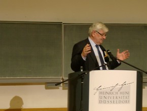 Klausens Foto zum SERIELLO Joaschka Fischer bei Gastpofessur Joschka Fischer in der Universitt Dsseldorf HEINRICH-HEINE-PROFESSUR am 28.4.2010