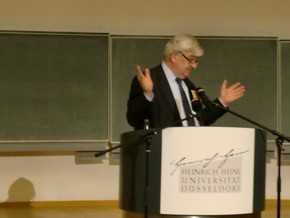 Klausens Foto zum SERIELLO Joaschka Fischer bei Gastpofessur Joschka Fischer in der Universitt Dsseldorf HEINRICH-HEINE-PROFESSUR am 28.4.2010