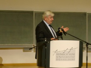 Klausens Foto zum SERIELLO Joaschka Fischer bei Gastpofessur Joschka Fischer in der Universitt Dsseldorf HEINRICH-HEINE-PROFESSUR am 28.4.2010