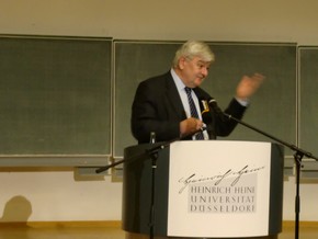 Klausens Foto zum SERIELLO Joaschka Fischer bei Gastpofessur Joschka Fischer in der Universitt Dsseldorf HEINRICH-HEINE-PROFESSUR am 28.4.2010