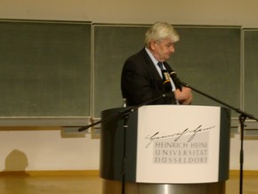 Klausens Foto zum SERIELLO Joaschka Fischer bei Gastpofessur Joschka Fischer in der Universitt Dsseldorf HEINRICH-HEINE-PROFESSUR am 28.4.2010