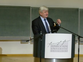 Klausens Foto zum SERIELLO Joaschka Fischer bei Gastpofessur Joschka Fischer in der Universitt Dsseldorf HEINRICH-HEINE-PROFESSUR am 28.4.2010